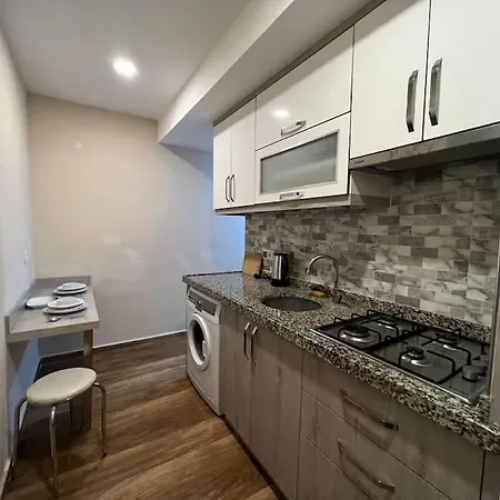 Apartment Merkezi, Sik, Denize 3 Km Kueltuer Kafeler Cad. 2 Dk '13' Antalya